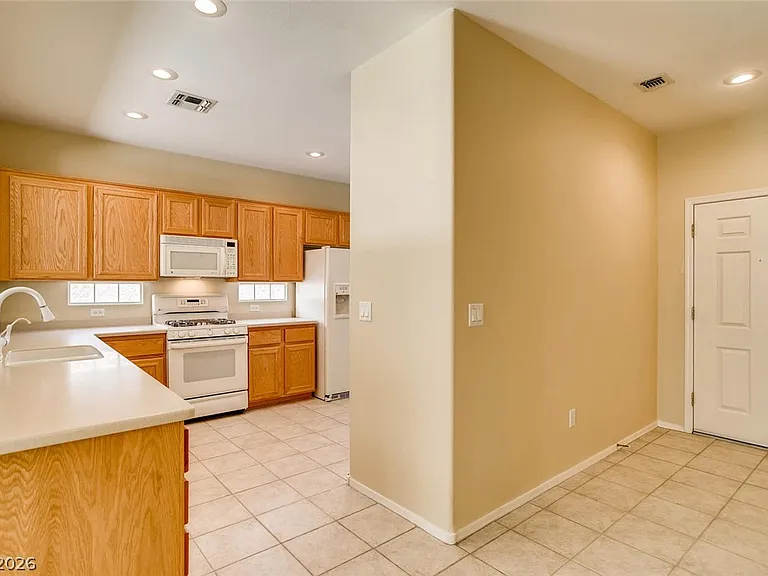 3027 Hickory Valley Rd — Photo 5