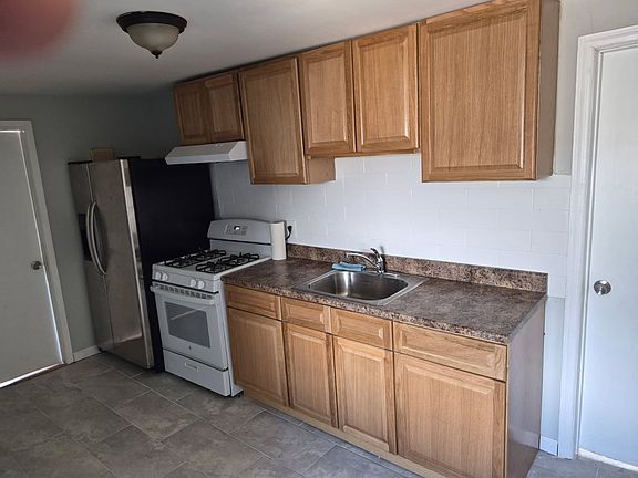 2nd image of 719 Midland Ave Floor 2