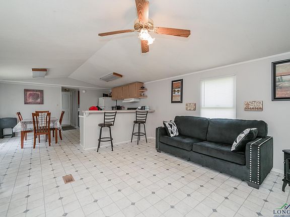 3rd image of 203 E Iris St