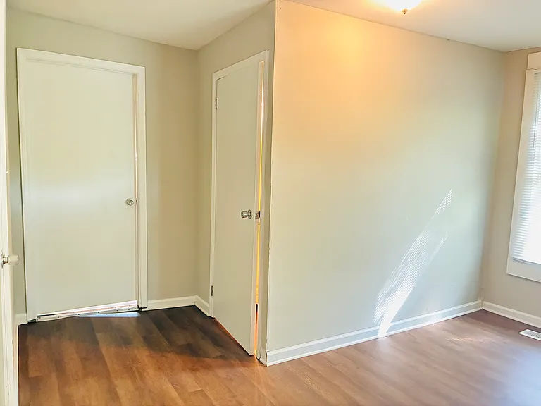 202 W Sullivan St — Photo 16