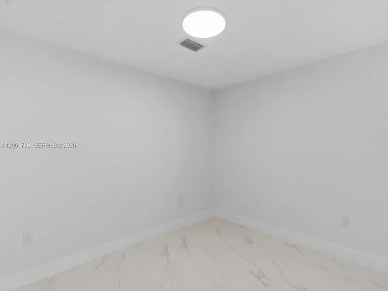 700 NE 24th St #503 — Photo 32
