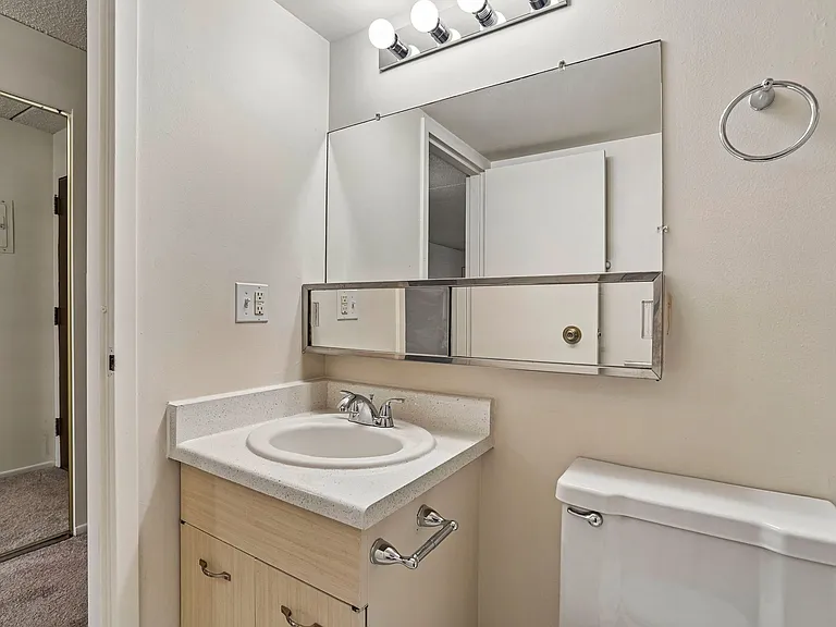 Lincoln Tower Apartments — Photo 32