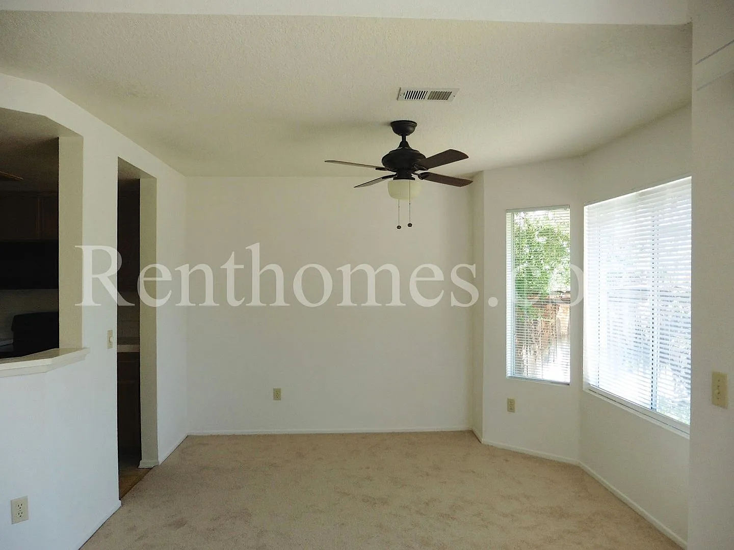 Mira Mesa, 10669 Glendover Lane -Beautiful Canyon Views, Quiet and Convenient, 2 Car Garage with ... — Photo 4