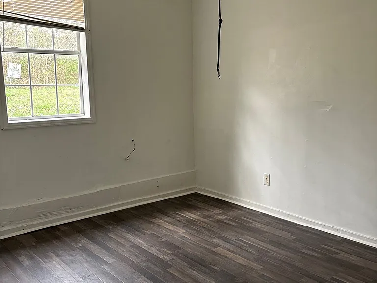 1105 N McLemore Ave #A — Photo 11