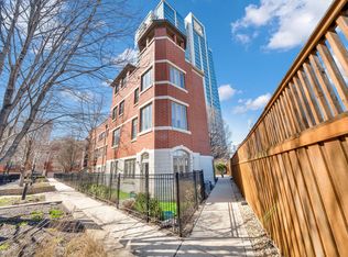 324 E 17th St, Chicago, IL 60616