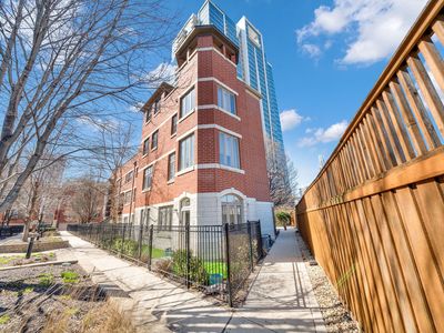 324 E 17th St, Chicago, IL, 60616