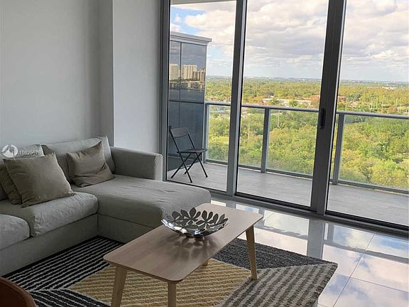 3rd image of 16385 Biscayne Blvd Unit 1805