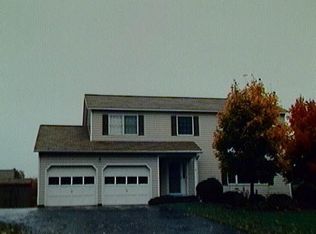 17 Gloucester Ct, Clifton Park, NY 12065