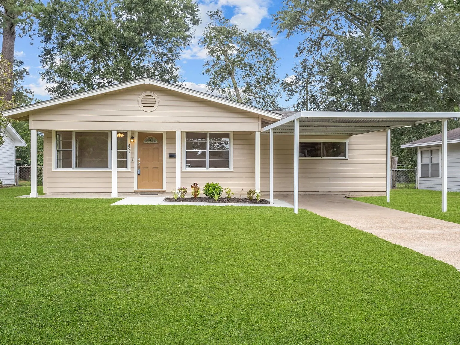 3 bed, 1.0 bath, 1184 sqft, $1,800 — Photo 4