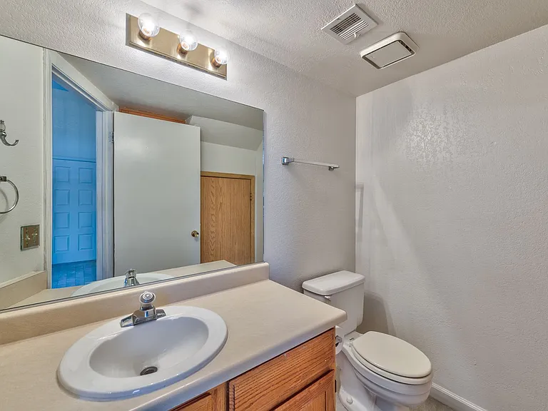587 Sellers Pl — Photo 12