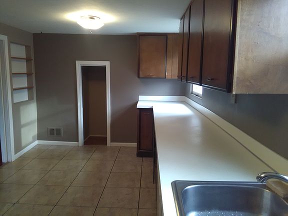 5th image of 1203 Cass St