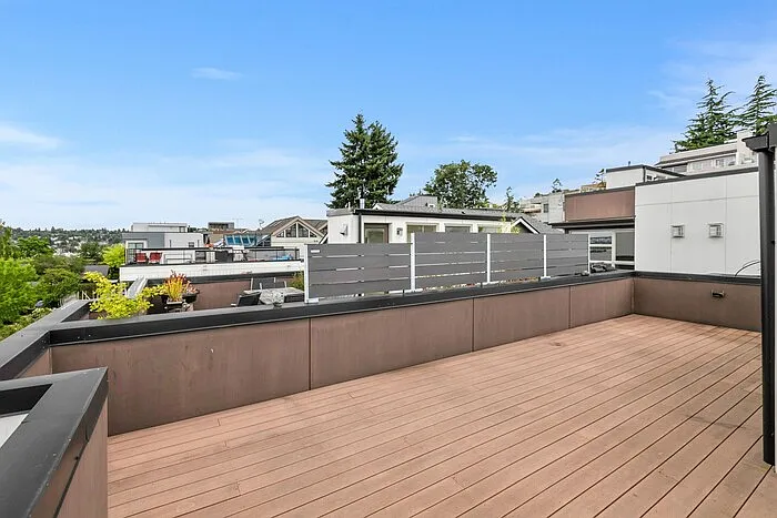 2351 Yale Ave E — Photo 24