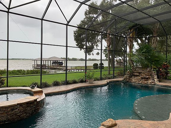 3rd image of 320 Lakeshore Pointe Blvd