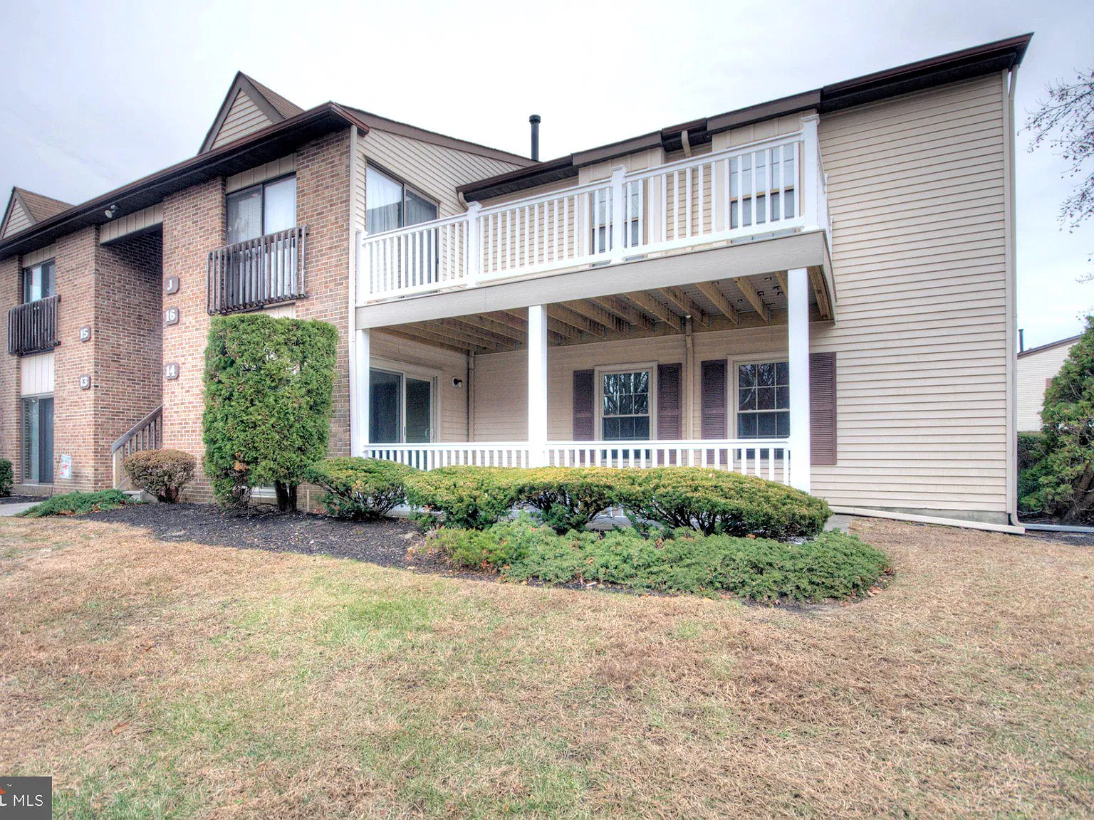 2 bed, 2.0 bath, 1180 sqft, $2,400 — Photo 3
