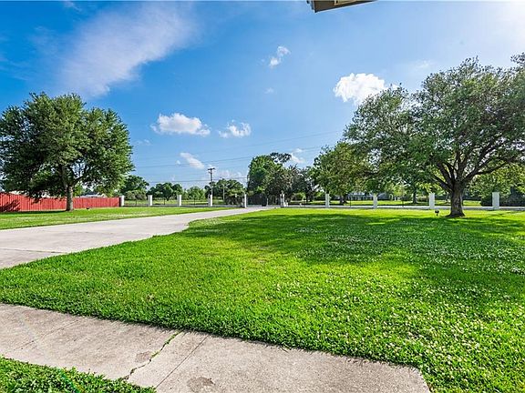 3rd image of 2314 Bayou Blue Rd