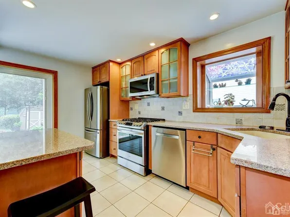 320 Walnut St, Middlesex, NJ 08846