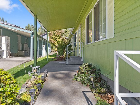 3rd image of 206 NW Creekside Dr