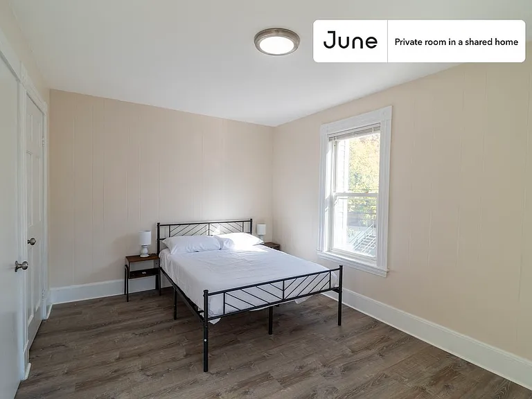11A Islington St #E — Photo 2