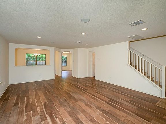 4th image of 4500 Woodstock Dr