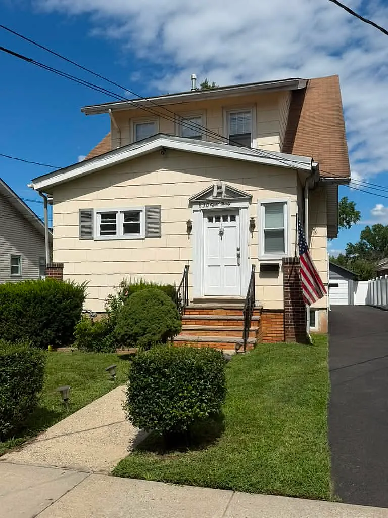 2 bed, $2,500 — Photo 1