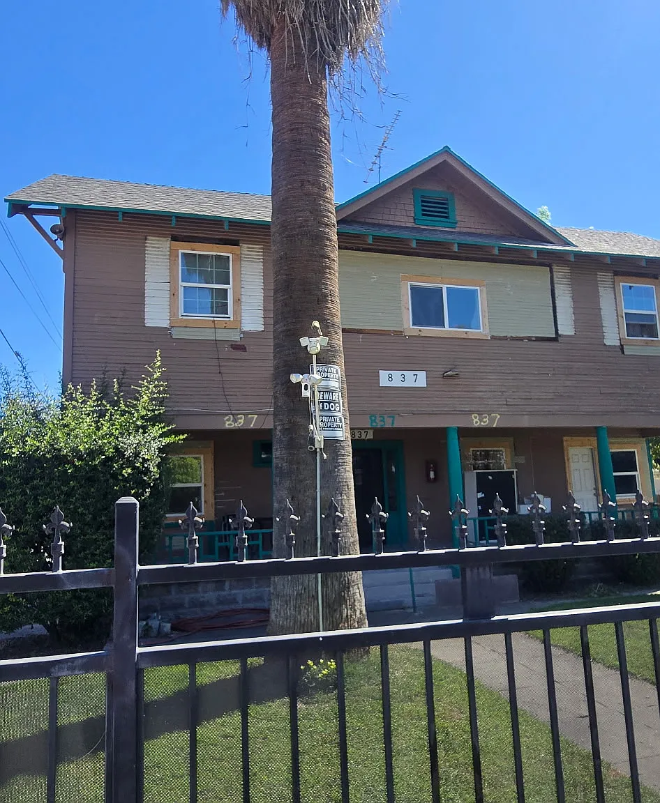 12 bed, 3435 sqft, $800 — Photo 2