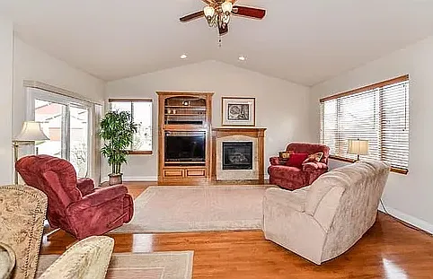 3 bed, 3000 sqft, $2,400 — Photo 4