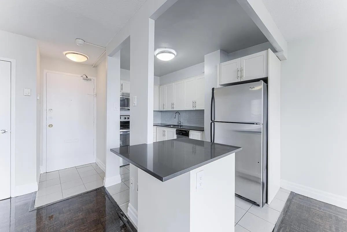 155 Wellesley Street East — Photo 1