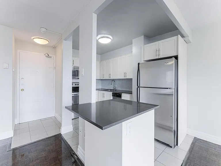 155 Wellesley St E — Photo 1