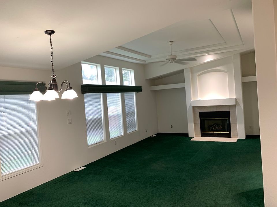 Fireplace is for looks only, no fire allowed.