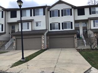 233 Oak Ridge Dr, Pontiac, MI 48341