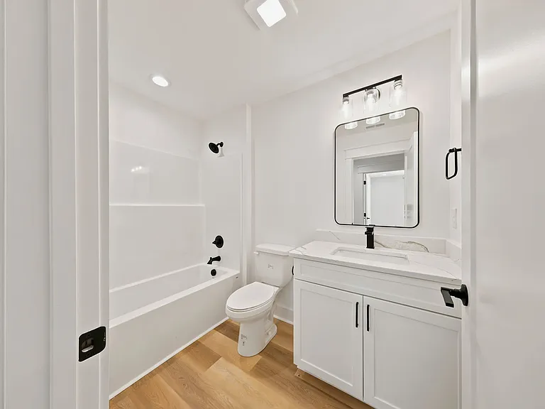149 Luke Ct — Photo 17