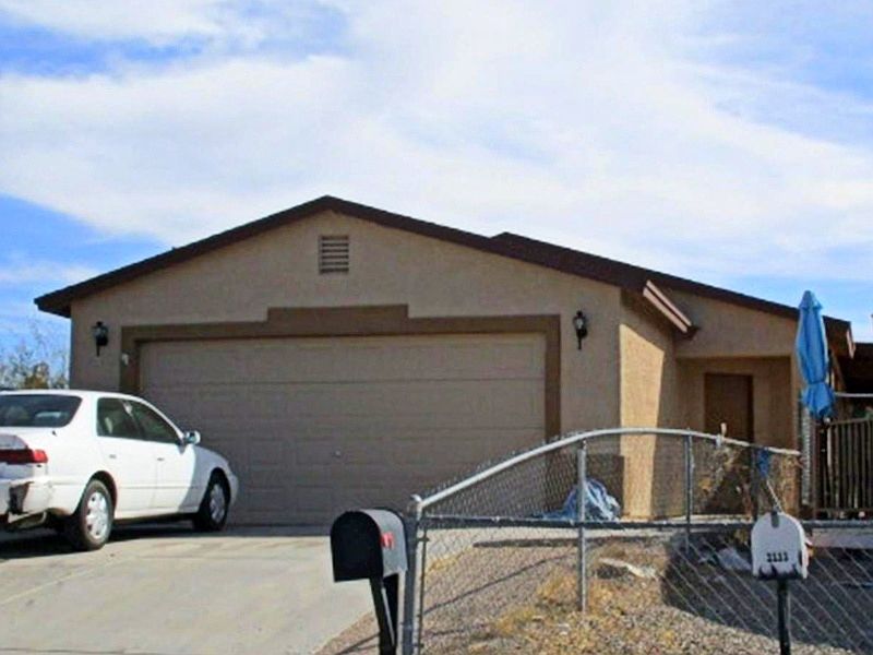 2nd image of 1101 E Park Estates Cir