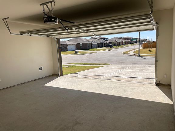 3rd image of 1904 Belmont Ln