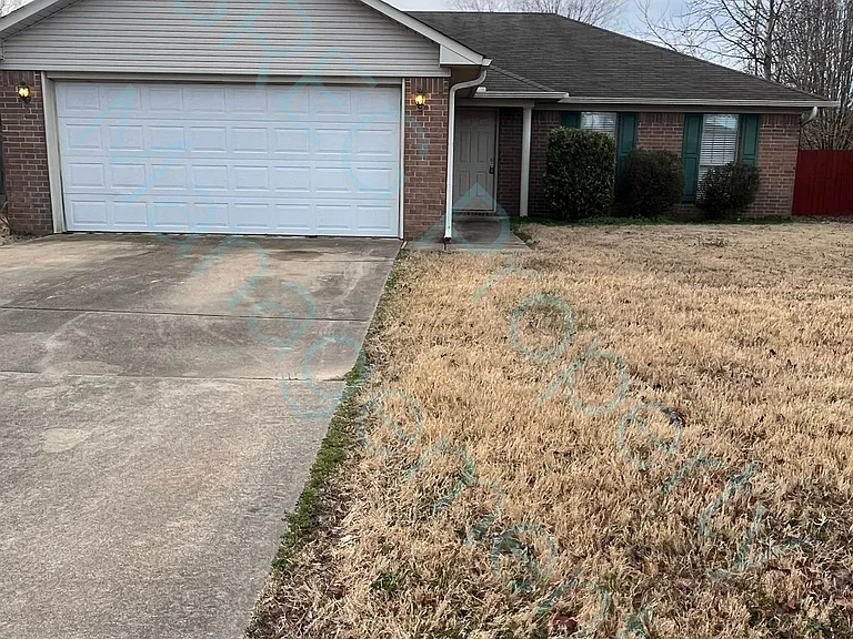 4605 Hawkins Dr — Photo 1