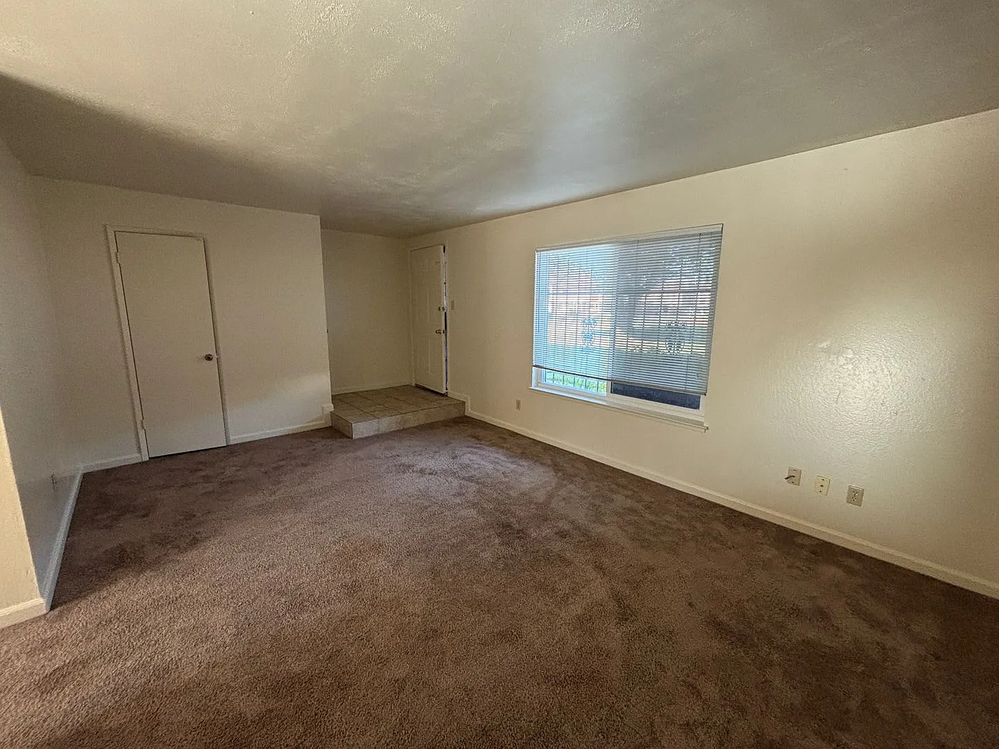 Nice 3 Bed, 1 Bath, Two Story Condo Overlooking Pool — Photo 4