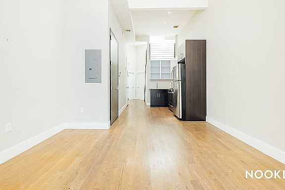 2nd image of 270 Jefferson St APT 2R