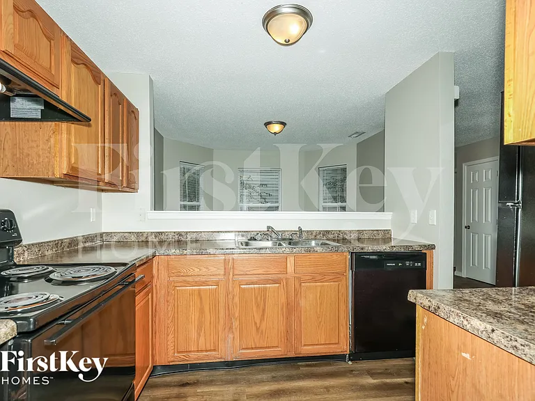 1180 Crescent Dr — Photo 6