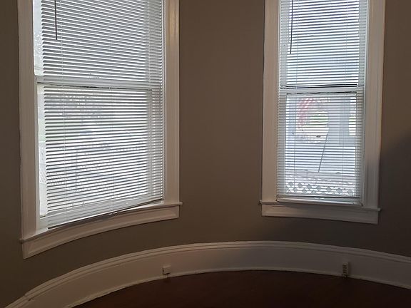 4th image of 2933 Jackson St APT 2