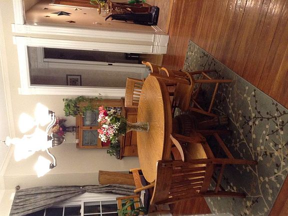 5th image of 614 Pickering St