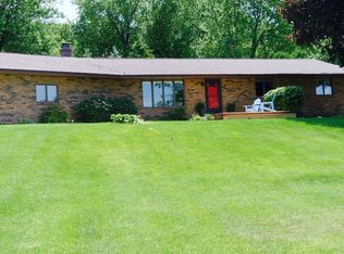 13800 Barrington Dr, Dubuque, IA 52003