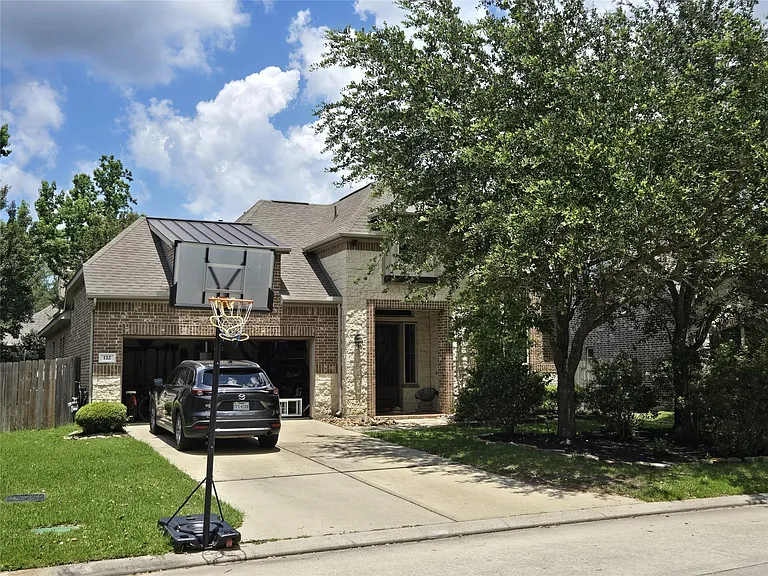 122 Colton Ct — Photo 1