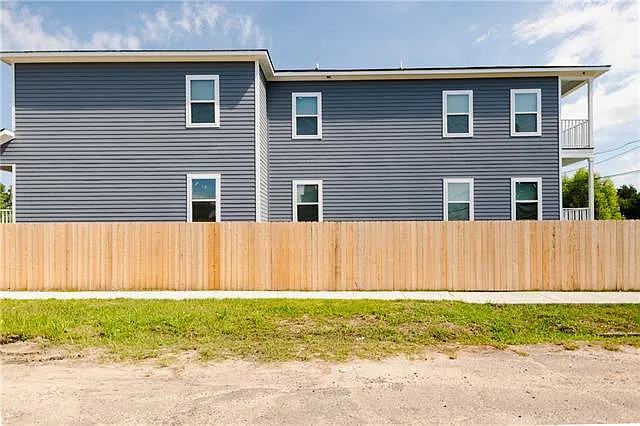 3 bed, 2.0 bath, 1440 sqft, $1,800 — Photo 2