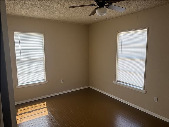 5th image of 319 W Avenue D