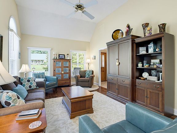 3rd image of 71 Willow Ln