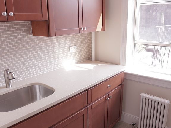 4th image of 106 Pierrepont St APT 3