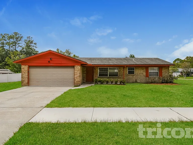 1484 Bloomingdale Rd — Photo 1