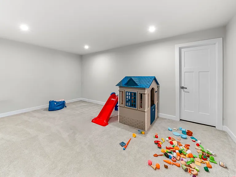 305 Goodwick Dr — Photo 28