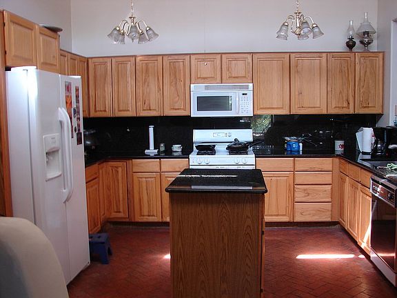 3rd image of 1001 Hacienda Dr NW