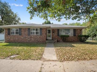 304 E Schuetz St, Lebanon, IL 62254