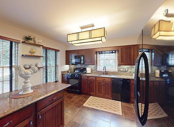 4th image of 5928 Munson Ct
